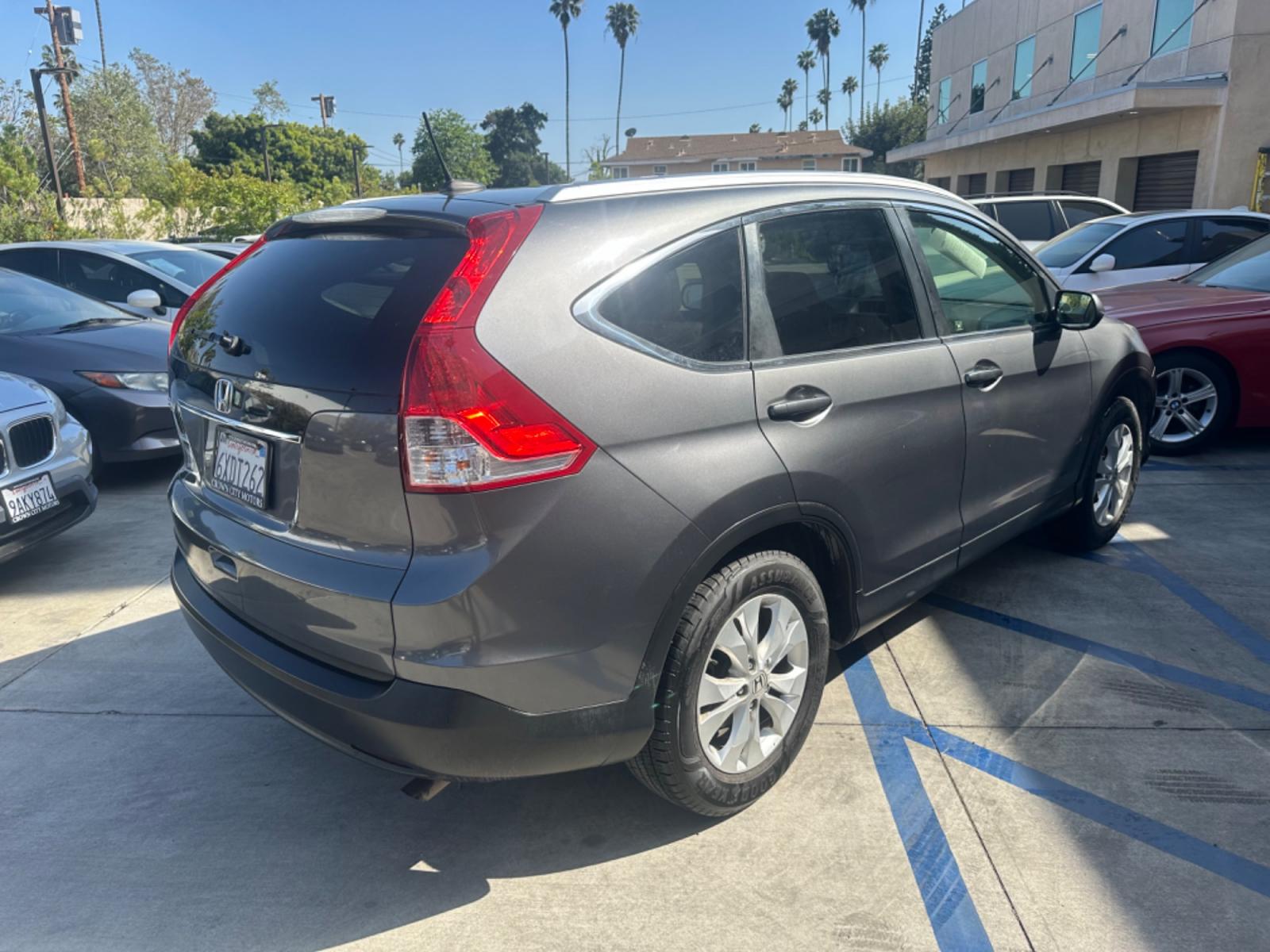 2012 BLUE /GRAY Honda CR-V leather (JHLRM3H70CC) with an 4 CYLINDER engine, Automatic transmission, located at 30 S. Berkeley Avenue, Pasadena, CA, 91107, (626) 248-7567, 34.145447, -118.109398 - Photo #5